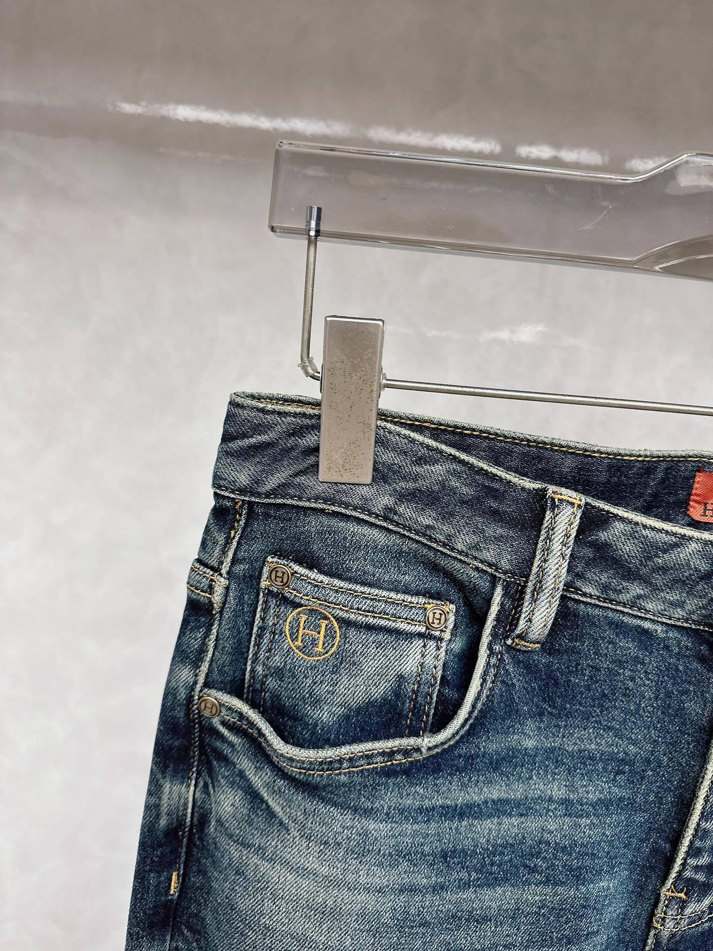 EMBROIDERED BACK POCKET DENIM JEANS WITH VINTAGE WASH