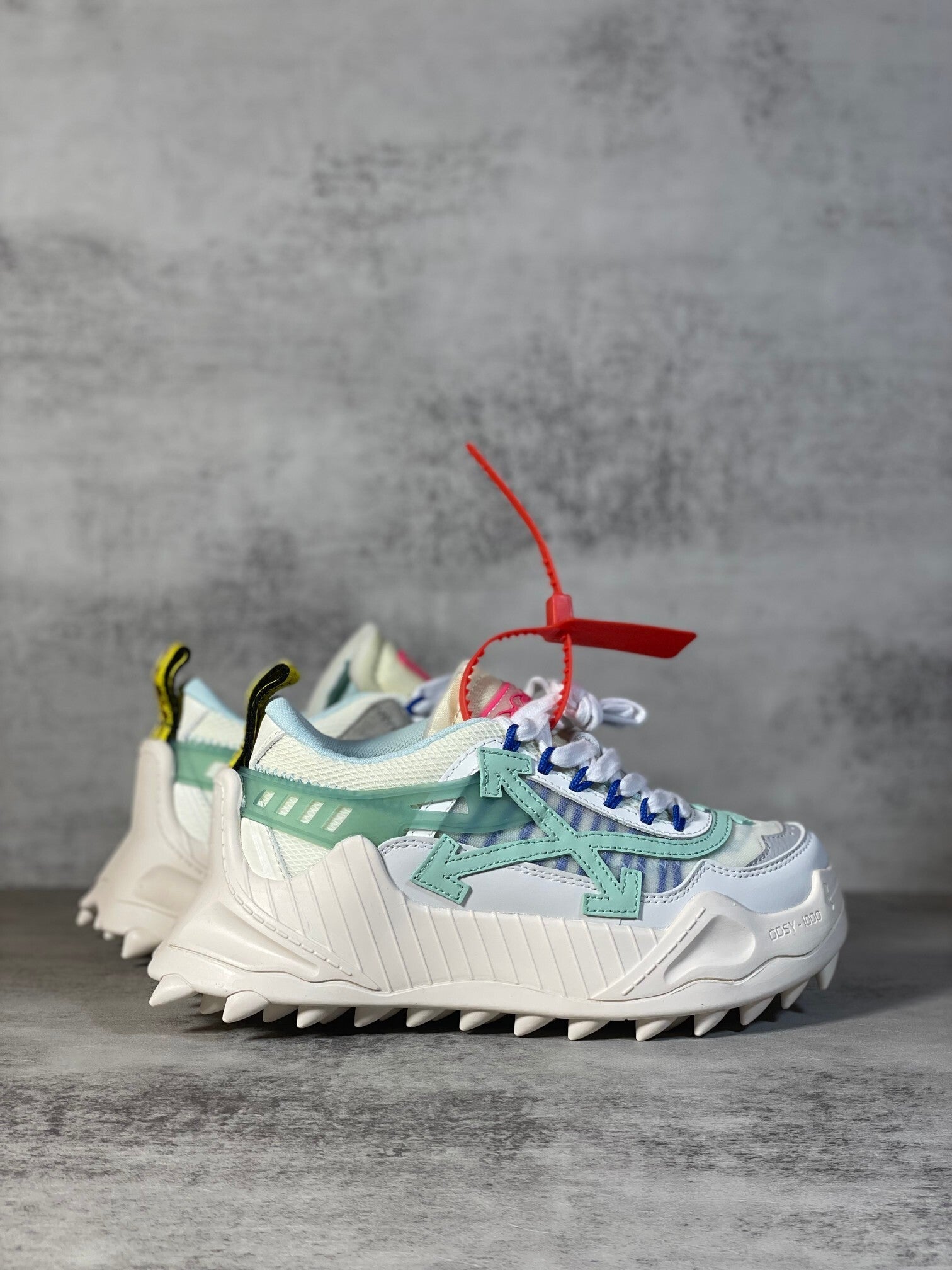 MODERN COMFORT SNEAKERS WITH BOLD TEXTURED BASE