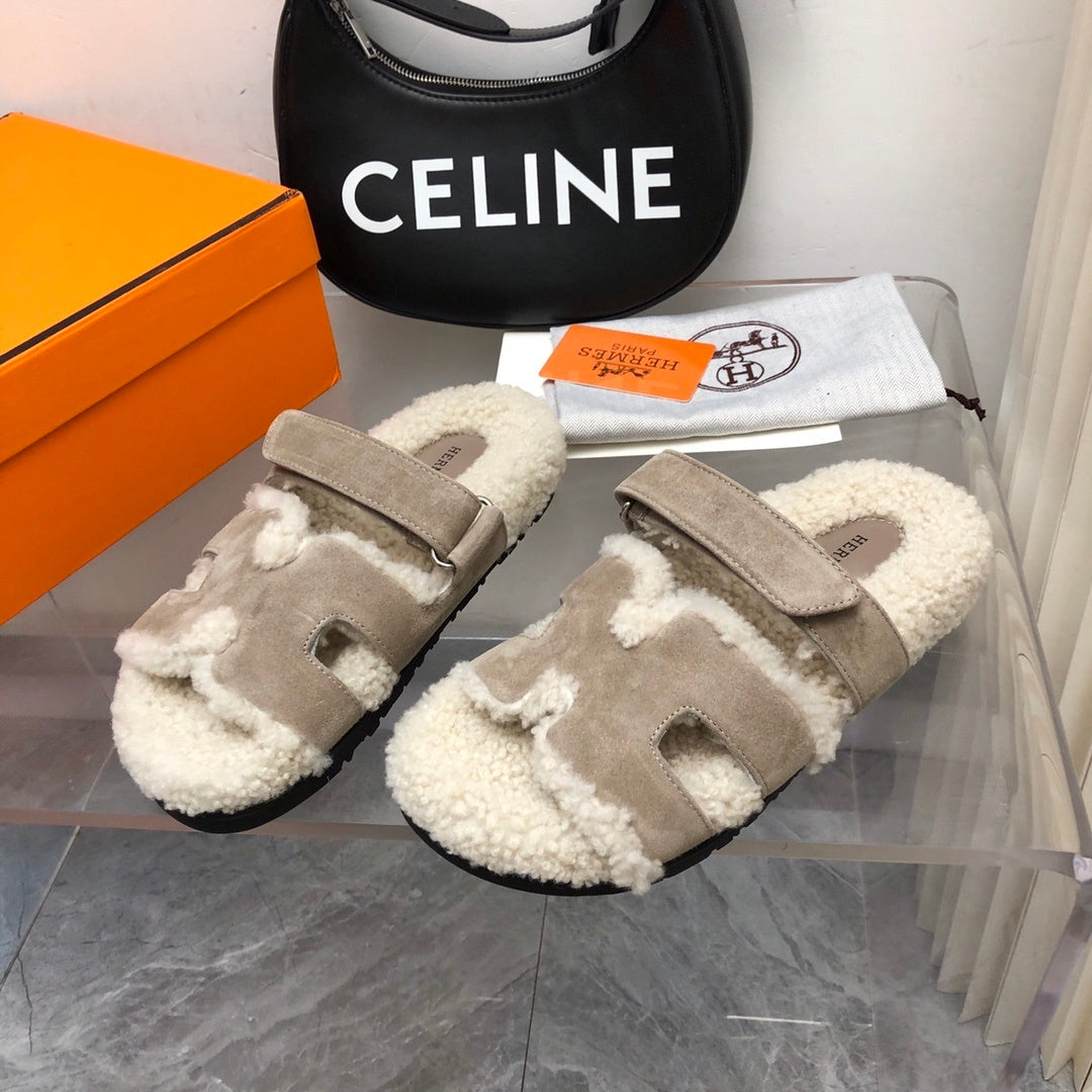 SHEARLING SLIDE SANDALS WITH TAUPE SUEDE STRAPS
