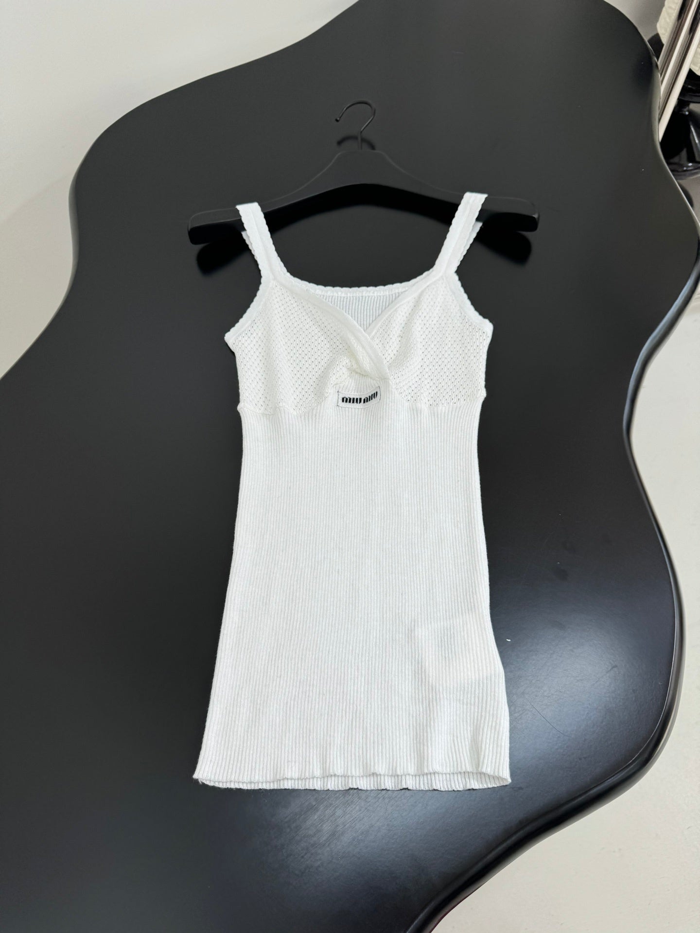 RIBBED KNIT CAMI TOP