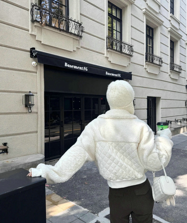 CHAQUETA DE PELUCHE CORTA CON PANELES ACOLCHADOS