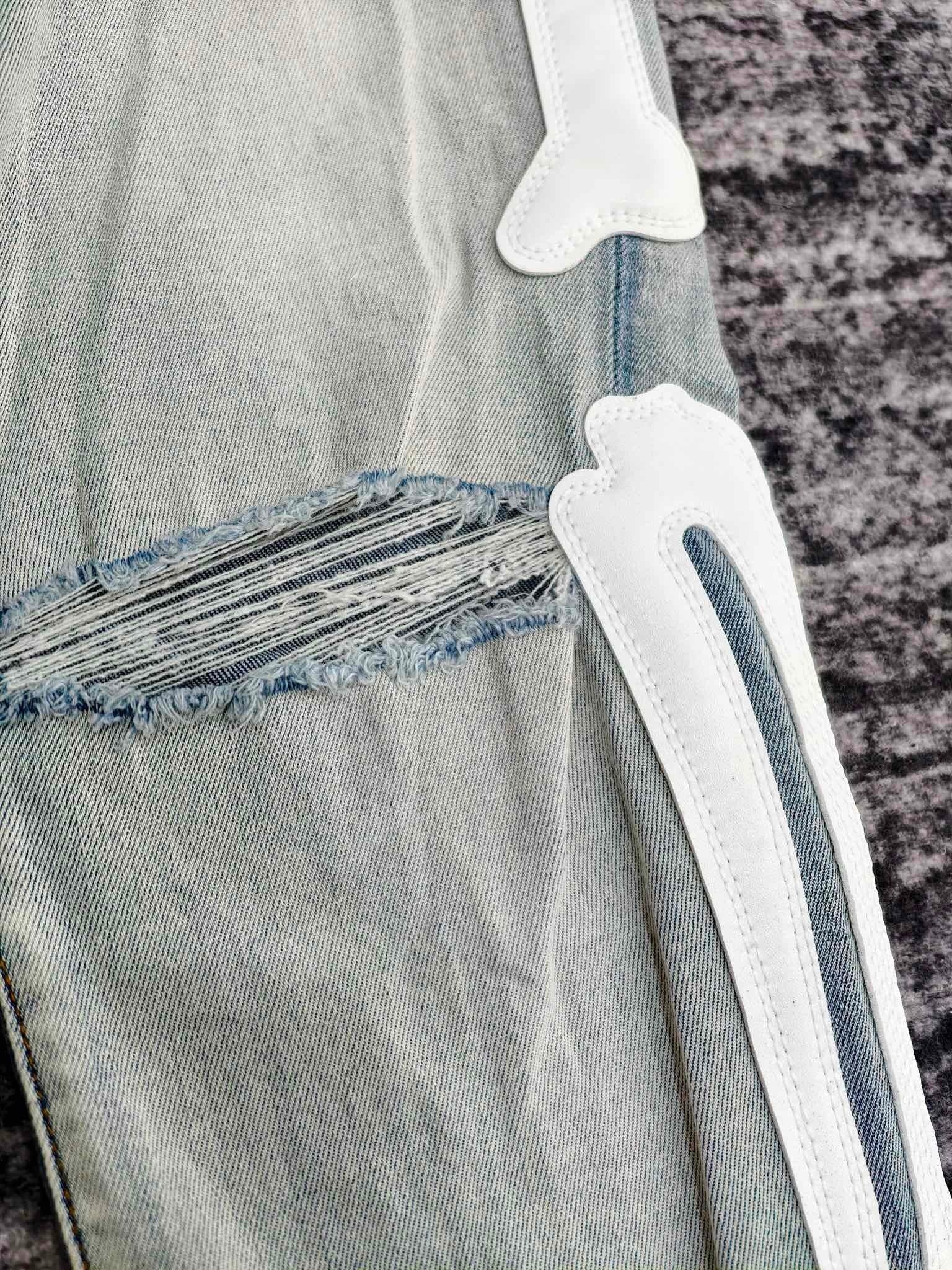 SKELETON APPLIQUÉ DISTRESSED SKINNY JEANS