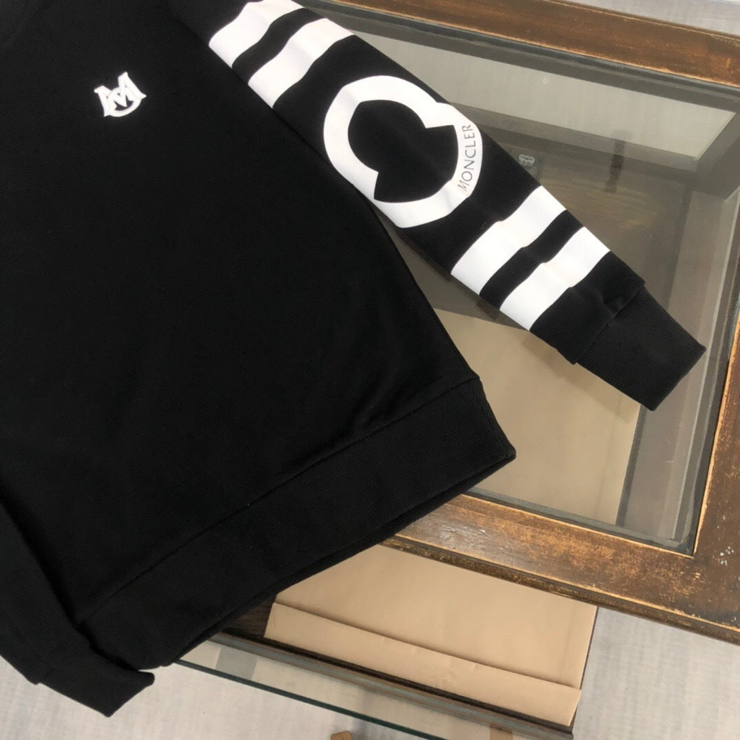 SIGNATURE GRAPHIC SLEEVE LOGO SWEATSHIRT