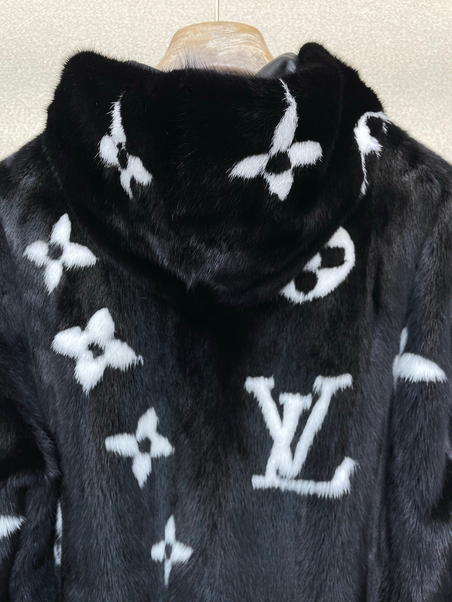 BLACK FAUX FUR HOODED JACKET WITH CONTRAST PATTERN