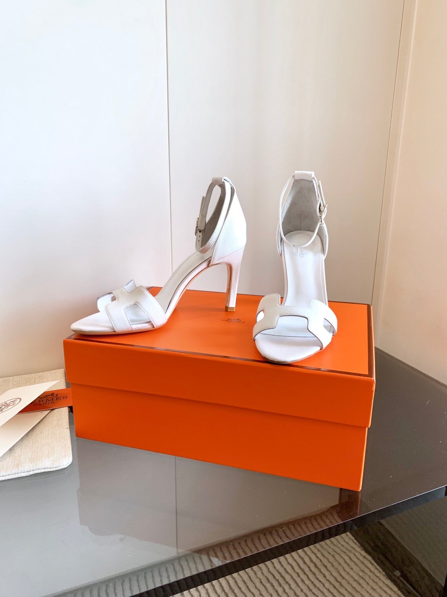 WHITE LEATHER ANKLE STRAP HEEL SANDALS