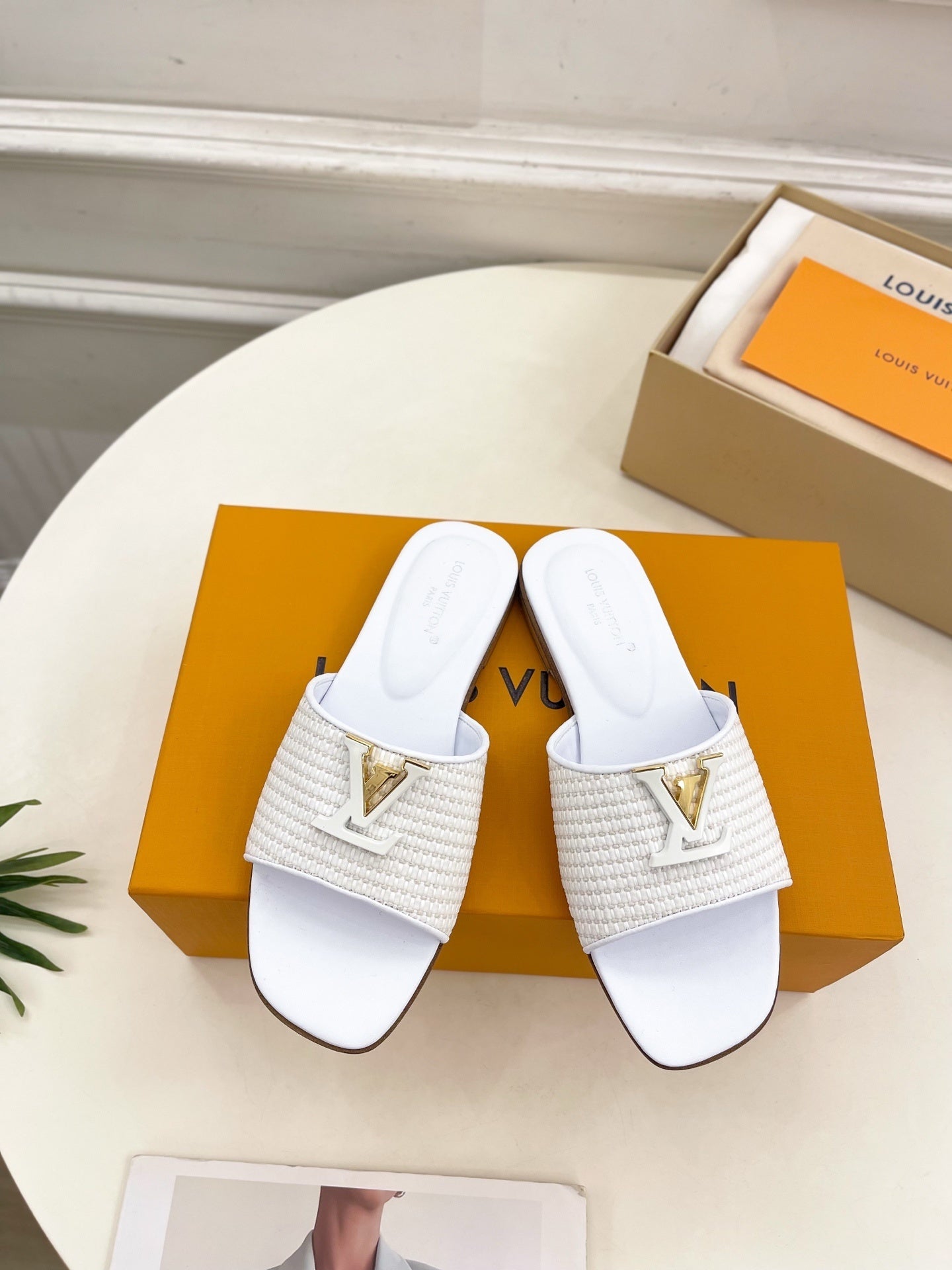 WOVEN STRAP MONOGRAM DETAIL SLIDE SANDALS – WHITE