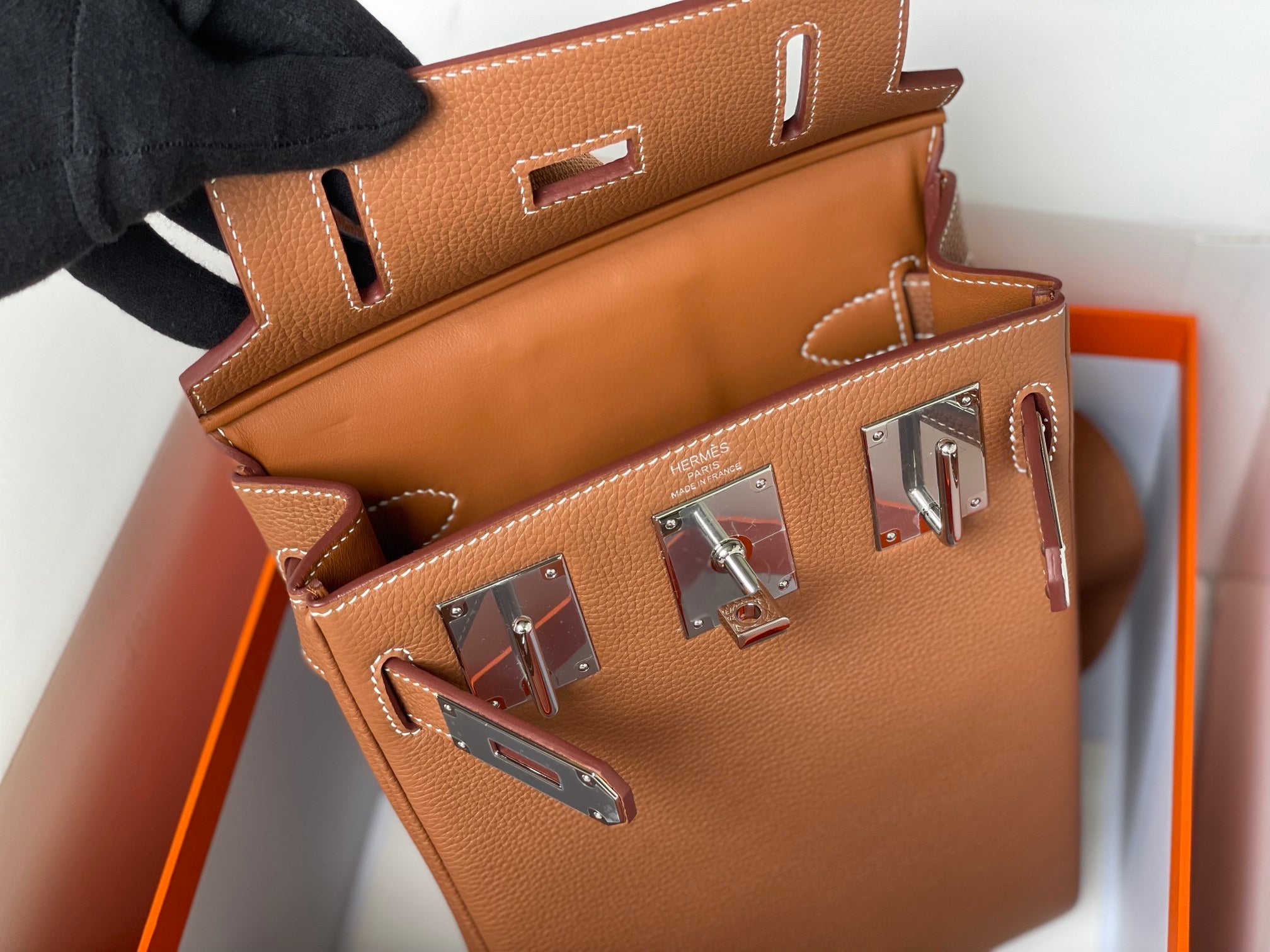 TAN KELLY CROSSBODY