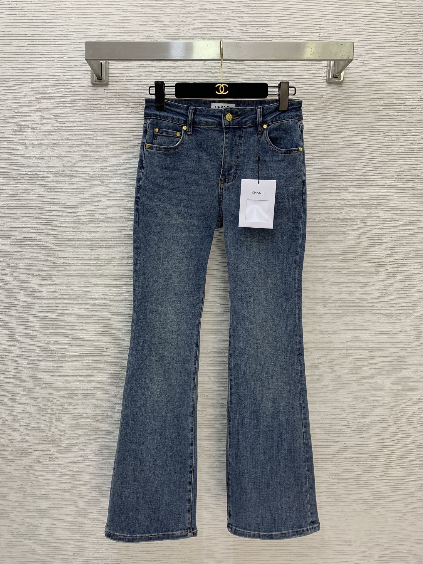 HIGH-WAIST FLARED DENIM JEANS