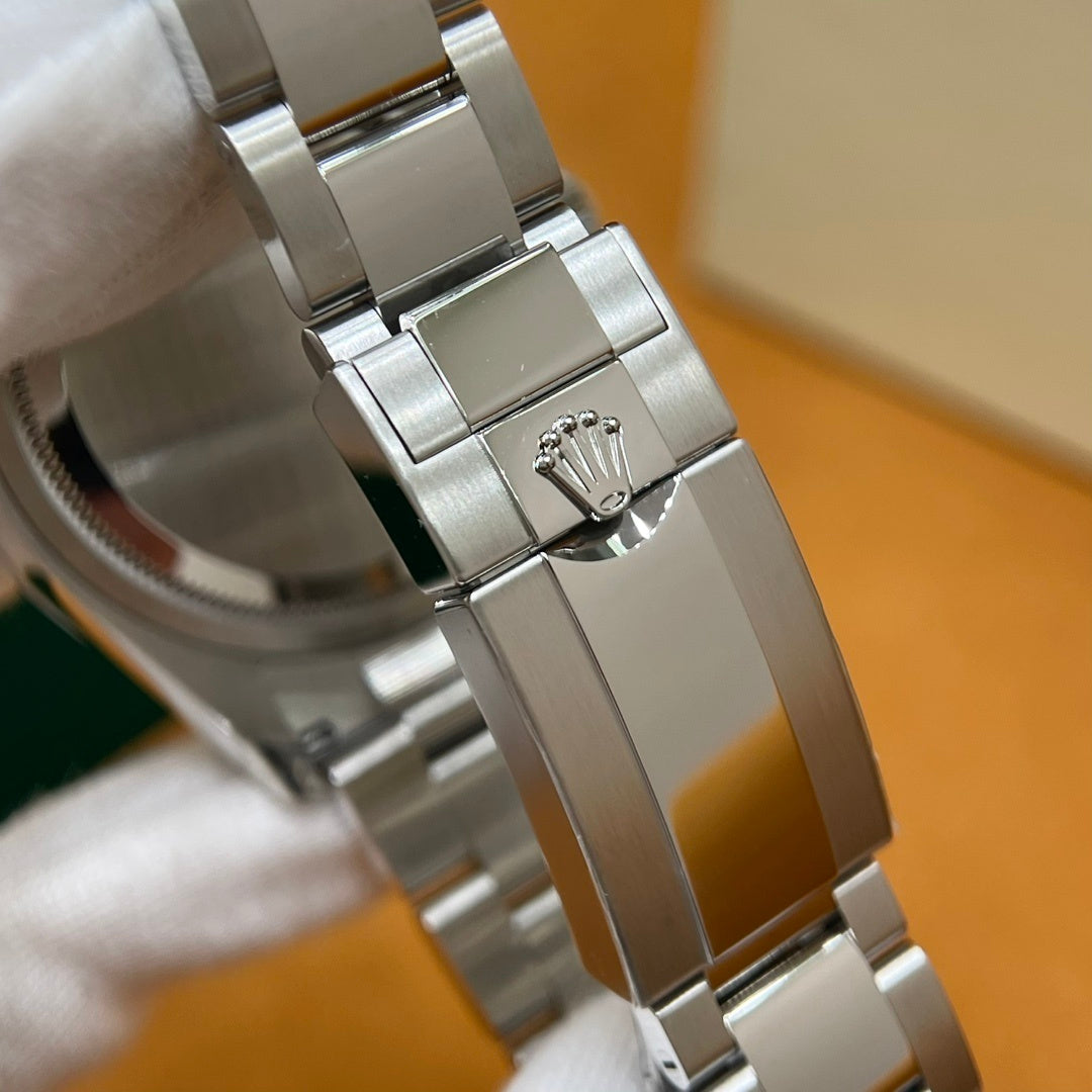 LUXURY CHRONOGRAPH STEEL WATCH