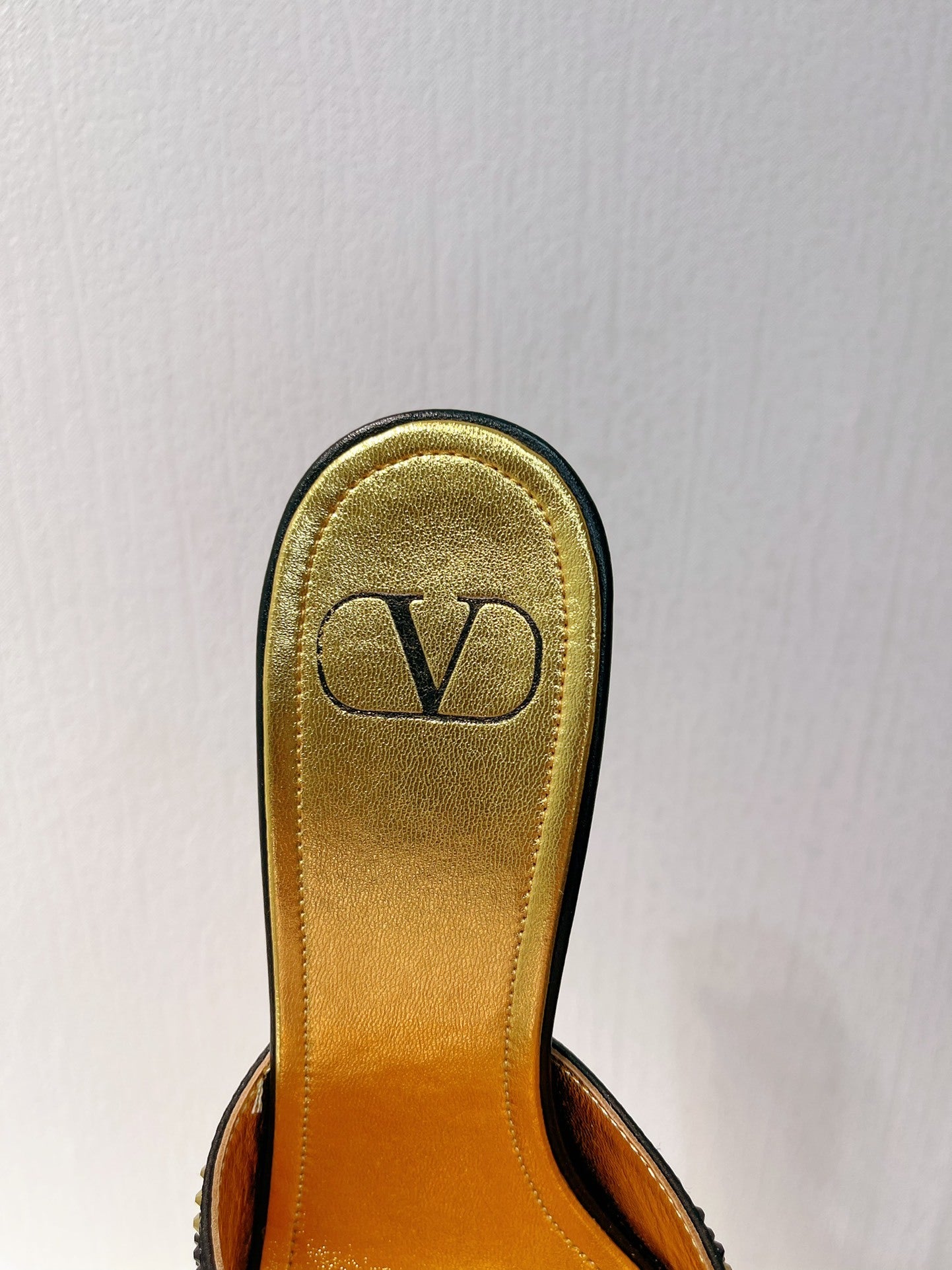 CRYSTAL EMBELLISHED MULE HEELS – BLACK & GOLD