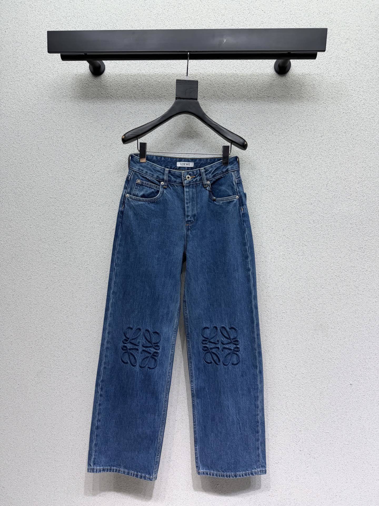 EMBOSSED LOGO RELAXED DENIM JEANS