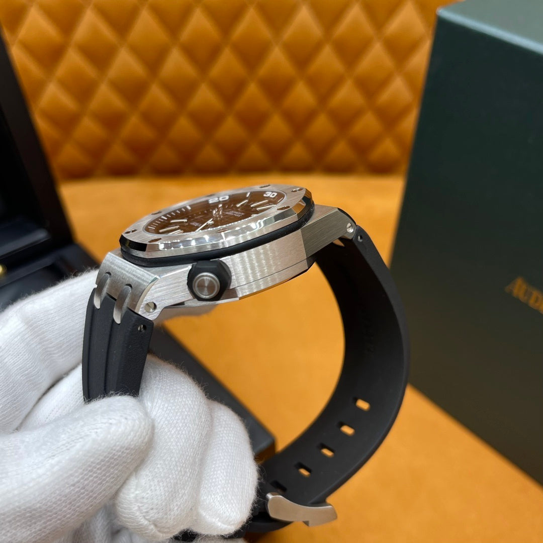 SPORT LUXURY RUBBER STRAP WATCH