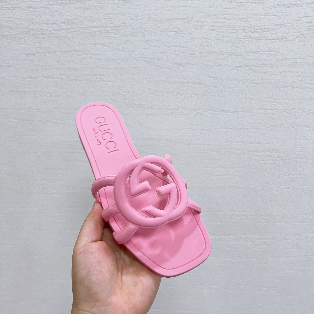 PASTEL PINK RUBBER SLIDE SANDALS WITH ROUND EMBLEM