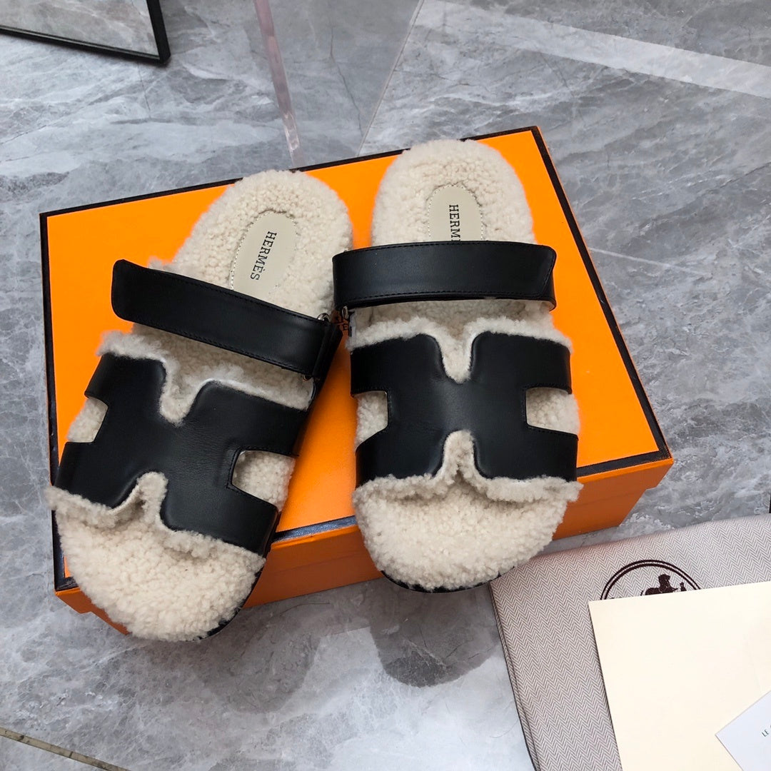 SHEARLING SLIDE SANDALS WITH BLACK LEATHER STRAPS