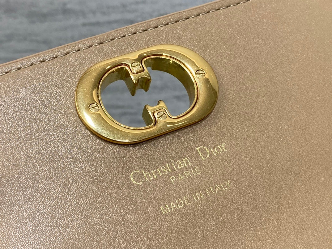 BEIGE MONOGRAM CHAIN WALLET BAG