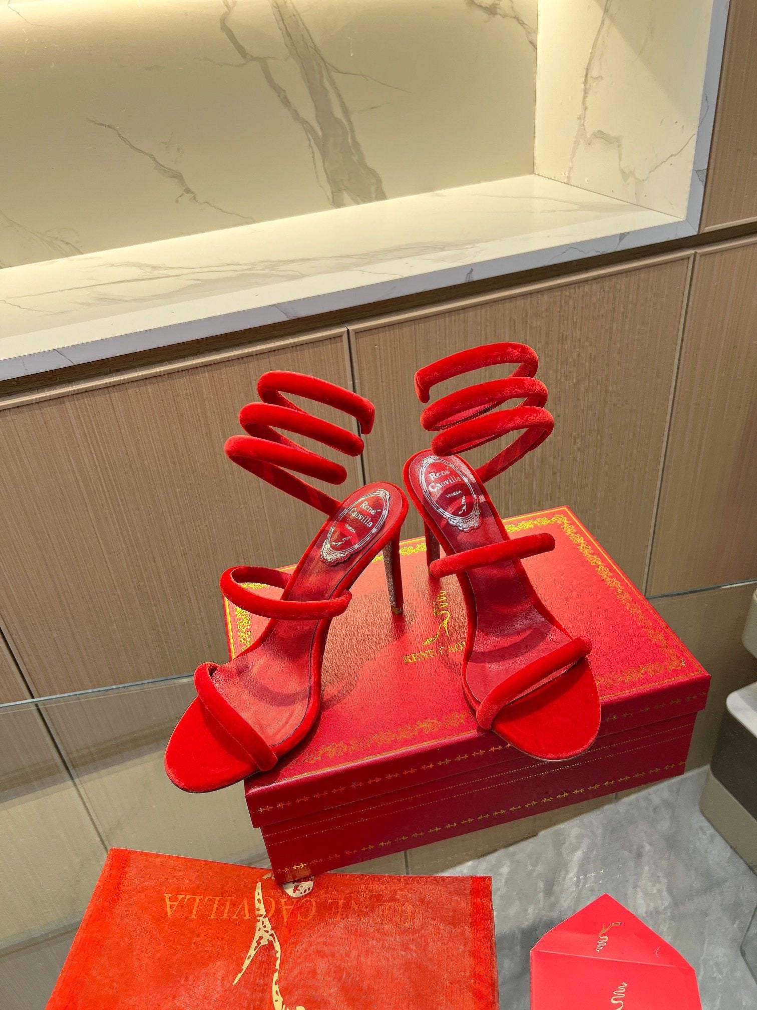 SCARLET SPIRAL HEELS