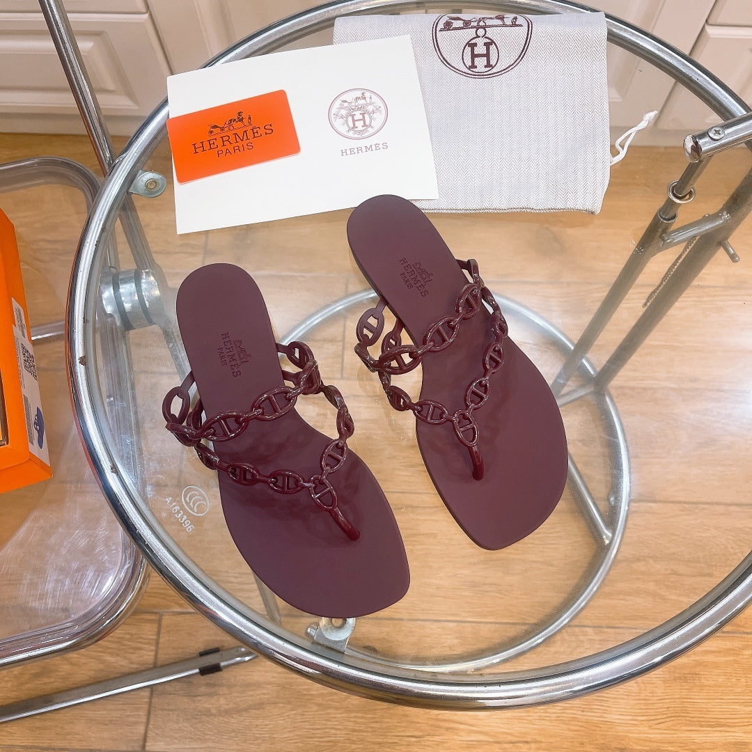 BURGUNDY CHAIN STRAP SANDALS