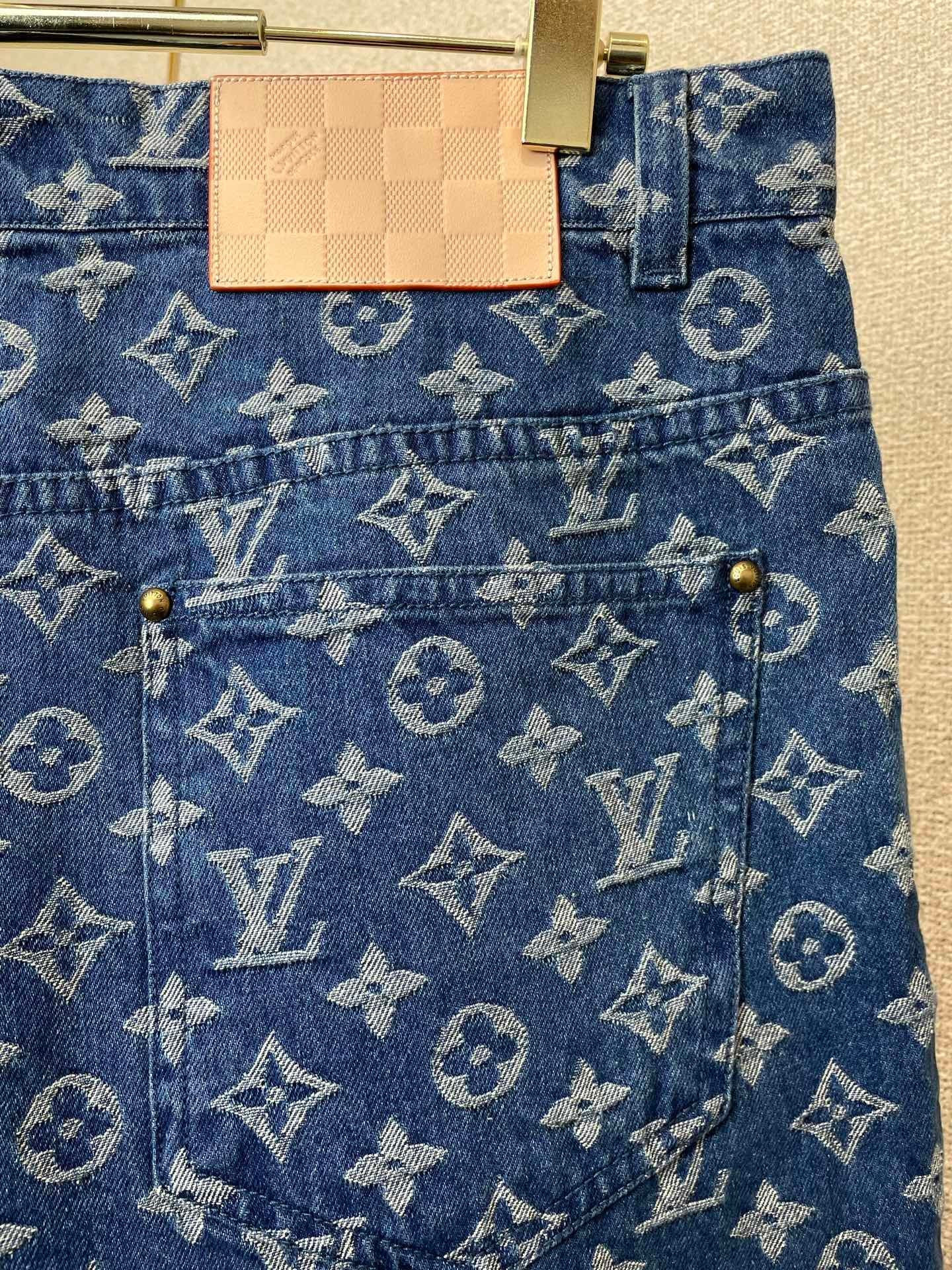 Set aus Kurzarmhemd mit Jeansprint und passender Shorts