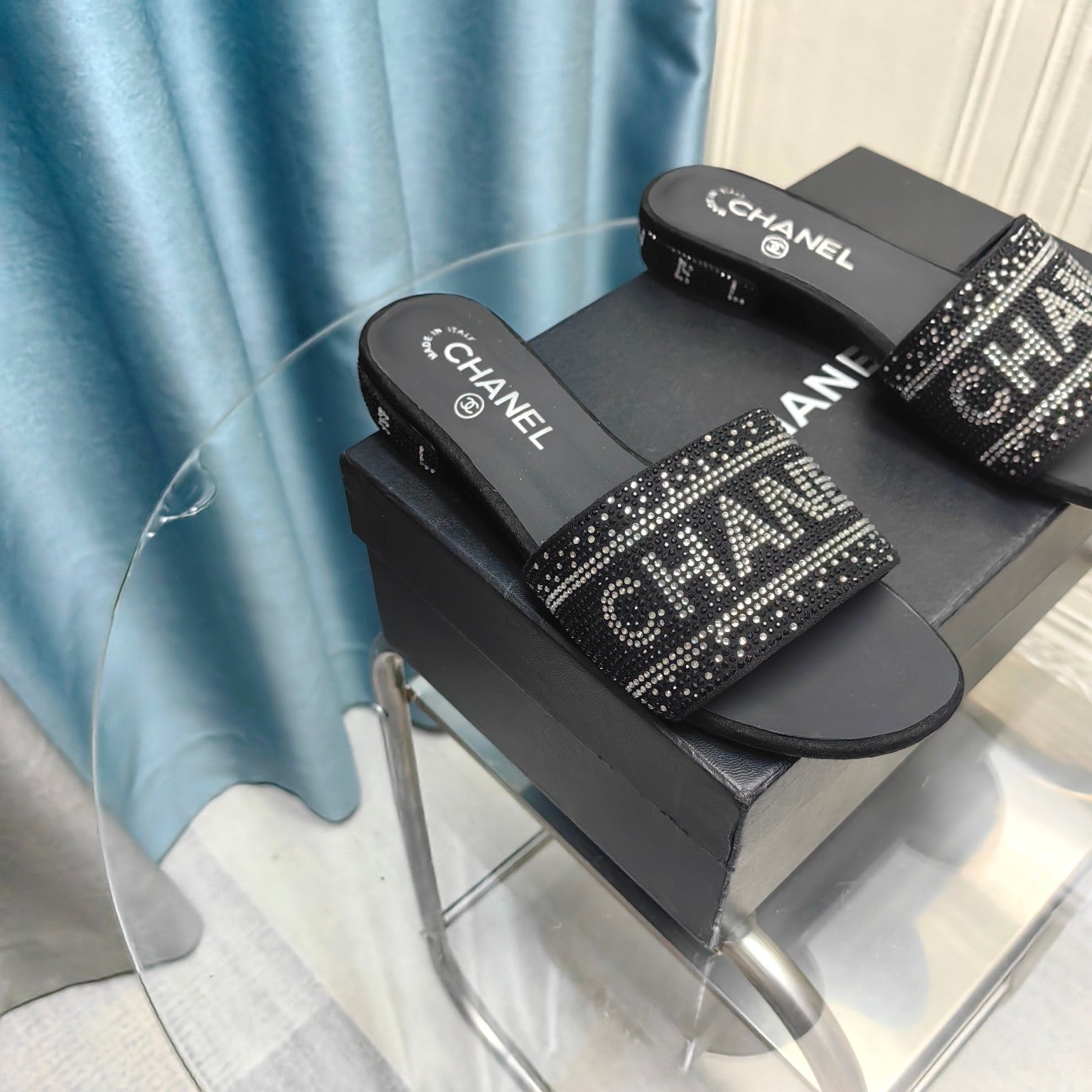BLACK CRYSTAL SLIDES