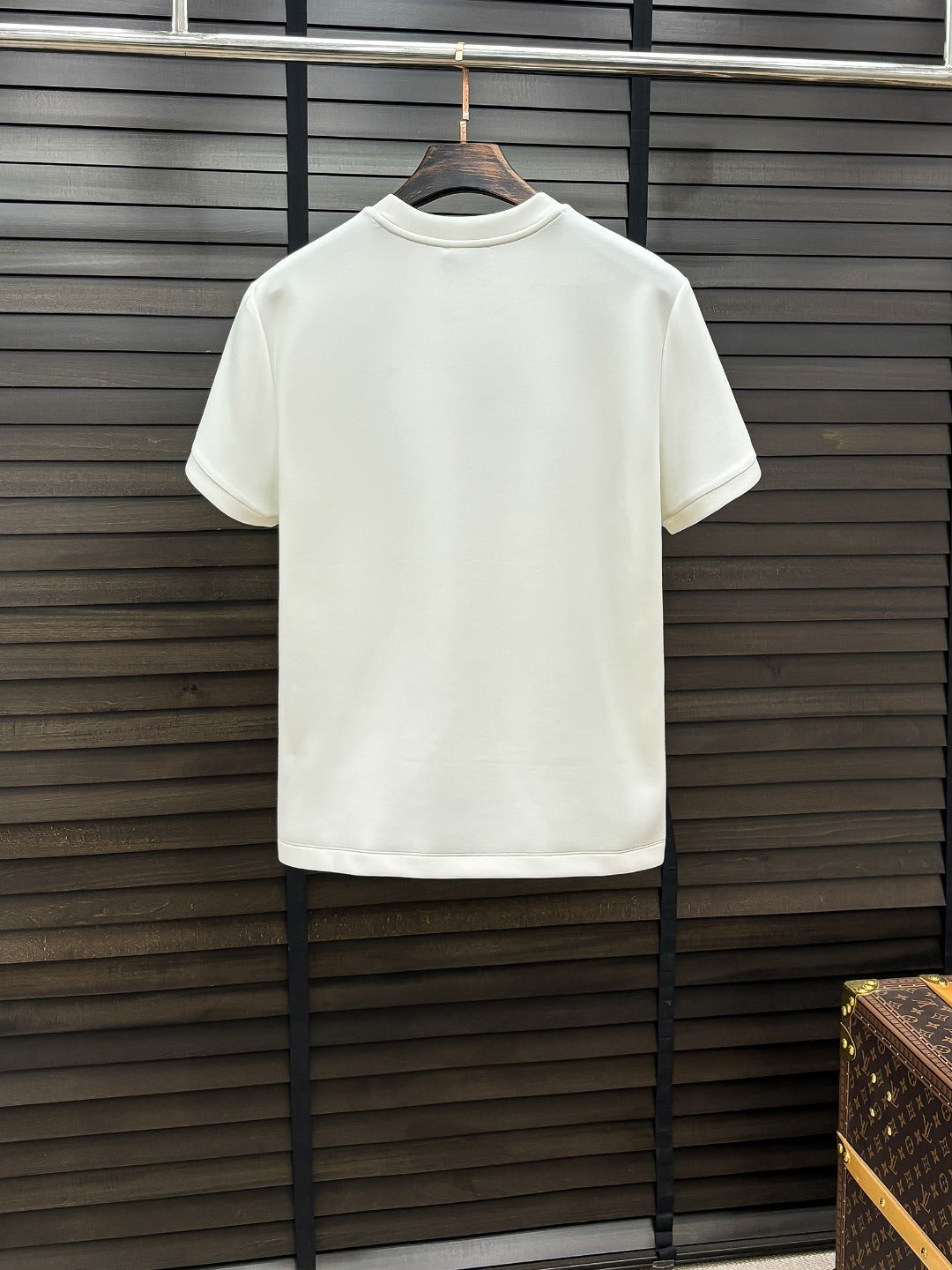 MINIMAL EMBROIDERED SHORT SLEEVE T-SHIRT