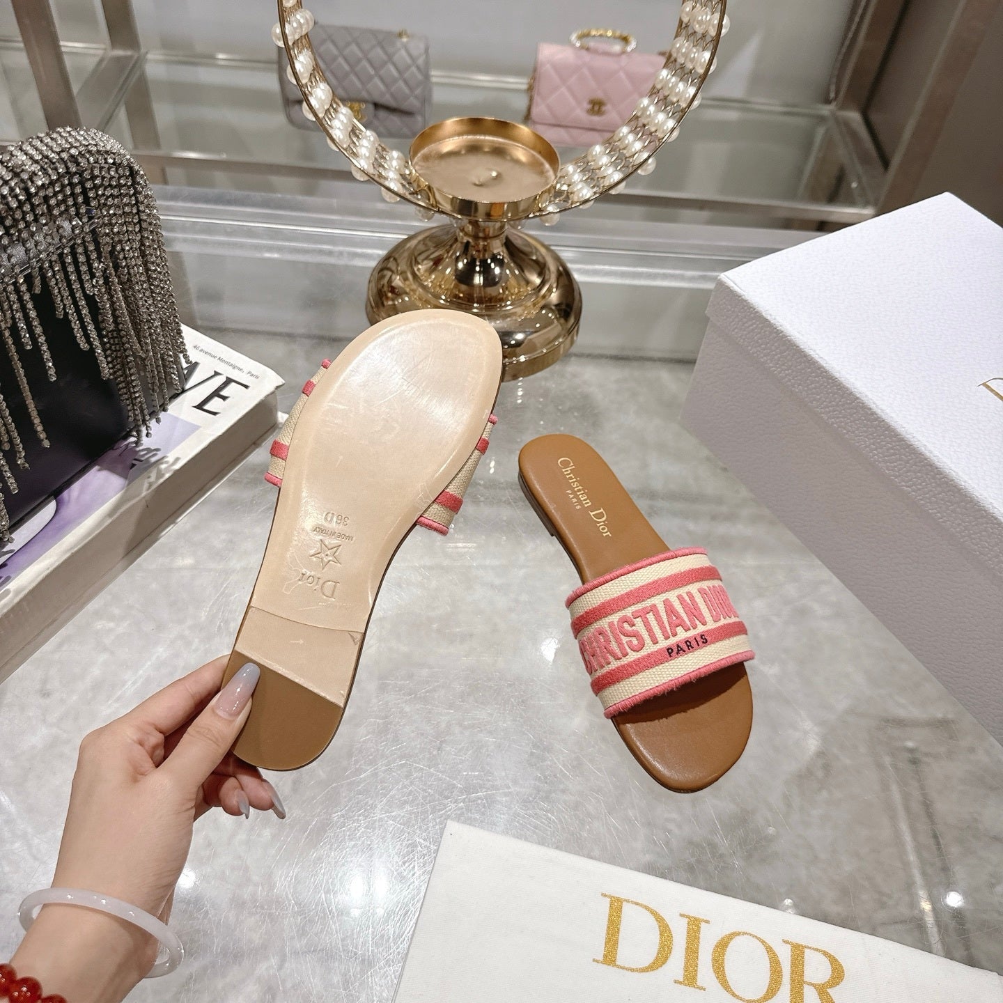 LOGO JACQUARD FLAT SLIDES – PINK & TAN
