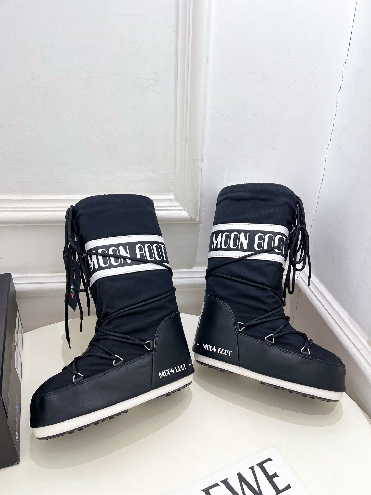 BLACK PADDED LACE-UP WINTER BOOTS