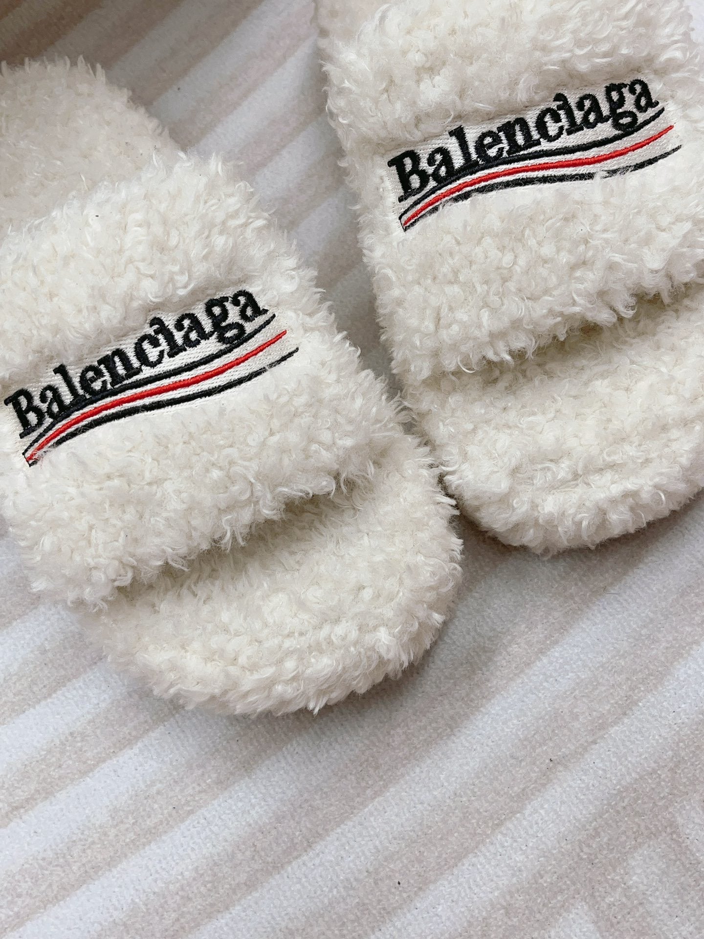 WHITE SHERPA LOGO PLATFORM SLIDE SANDALS