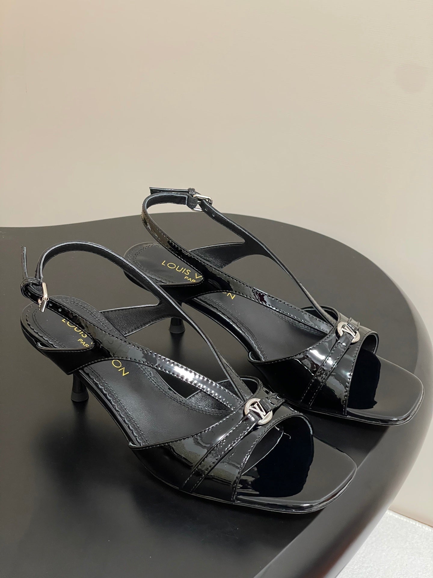 PATENT STRAP SLINGBACK SANDALS – BLACK
