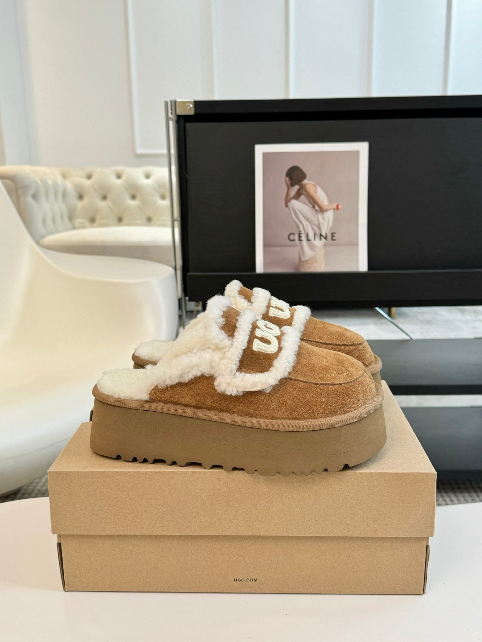 PLATFORM SLIPPERS WITH COZY SHEARLING
