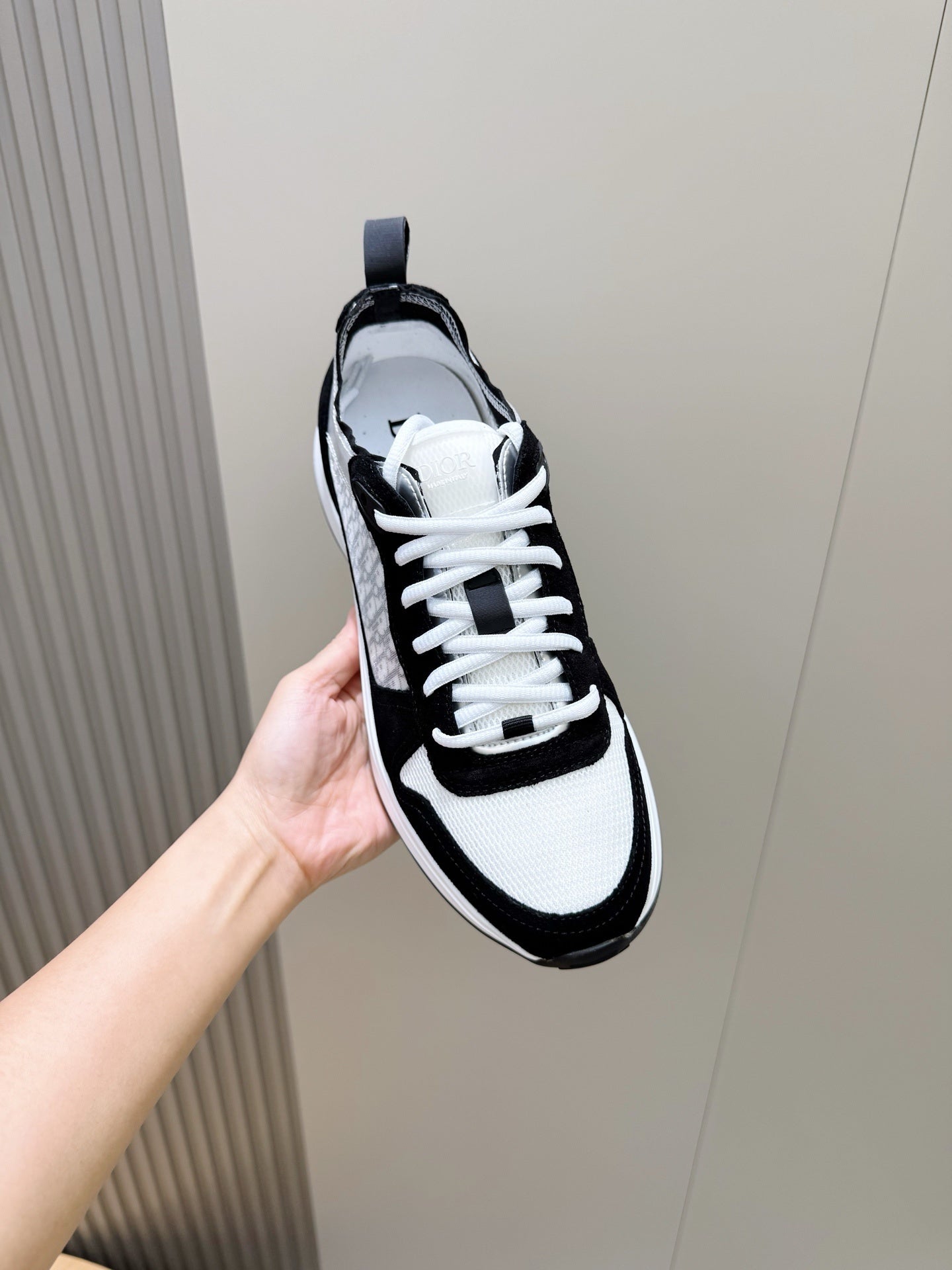 BLACK & WHITE SPORT MESH SNEAKERS