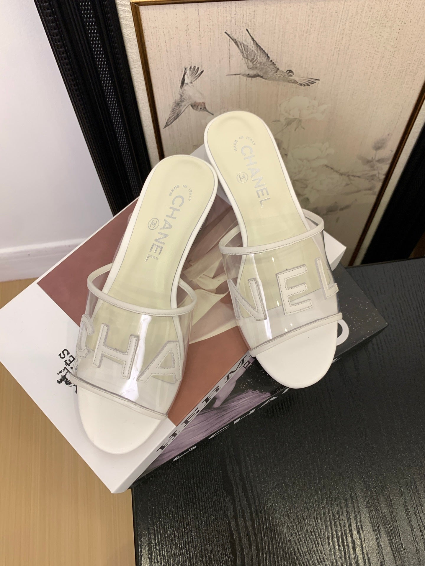 CLEAR LOGO STRAP FLAT SLIDES – WHITE