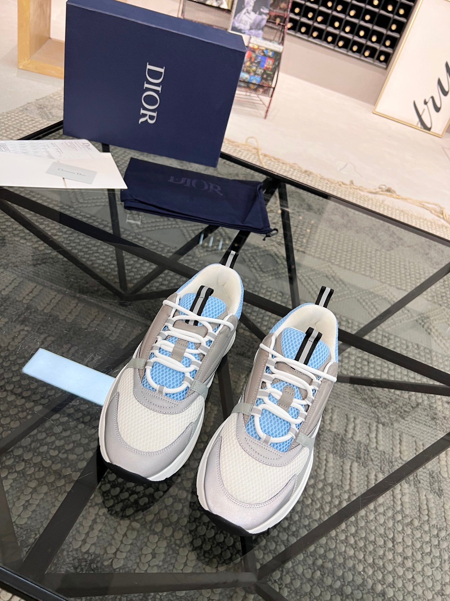 LIGHTWEIGHT MESH PANEL TRAINER SNEAKERS