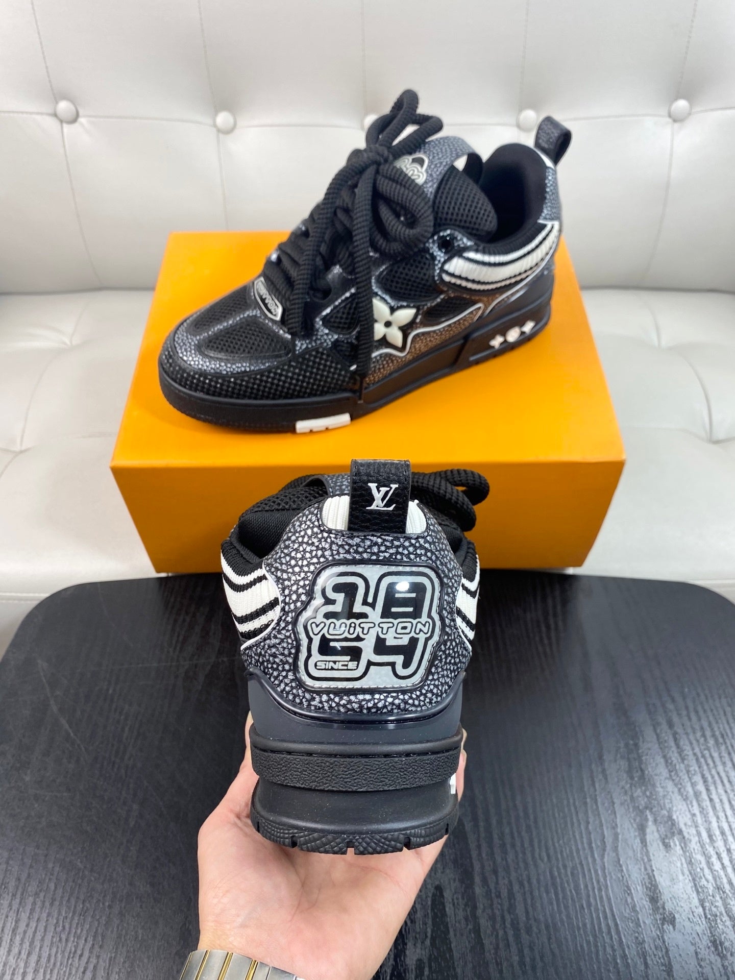 BLACK CHUNKY SNEAKERS