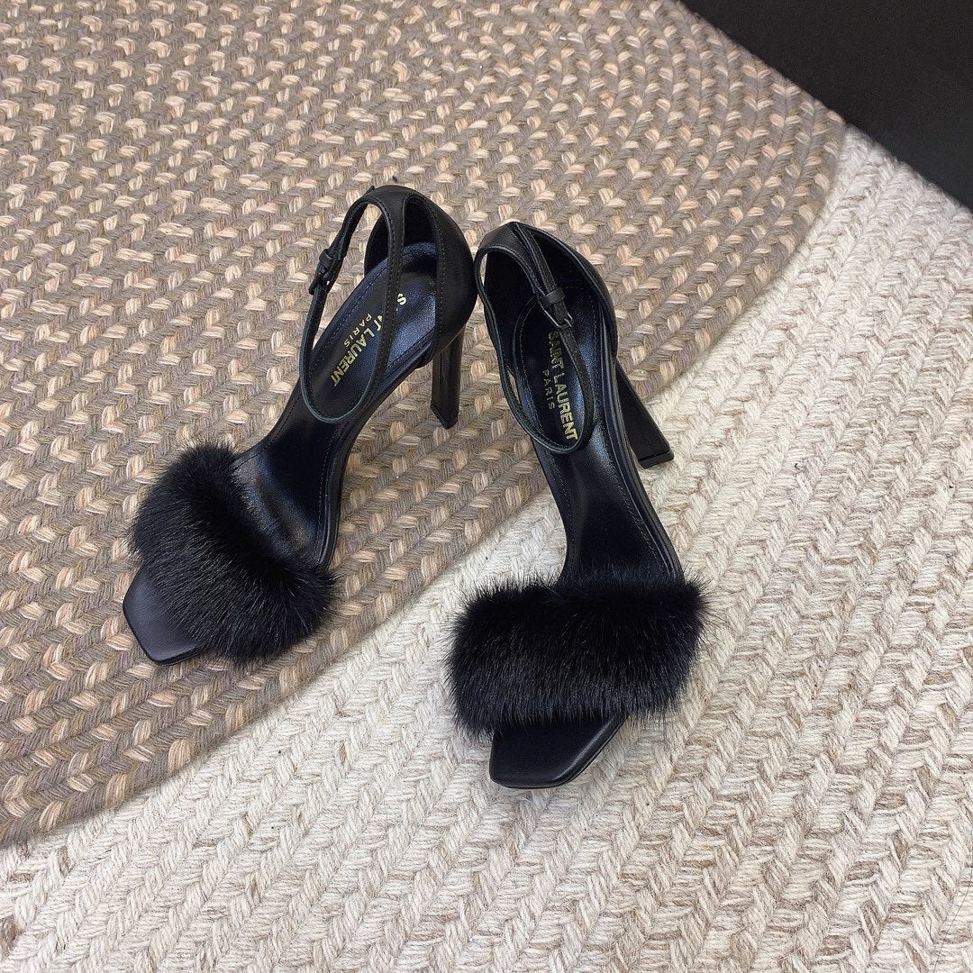 BLACK HIGH HEEL SANDALS WITH FUR DETAIL