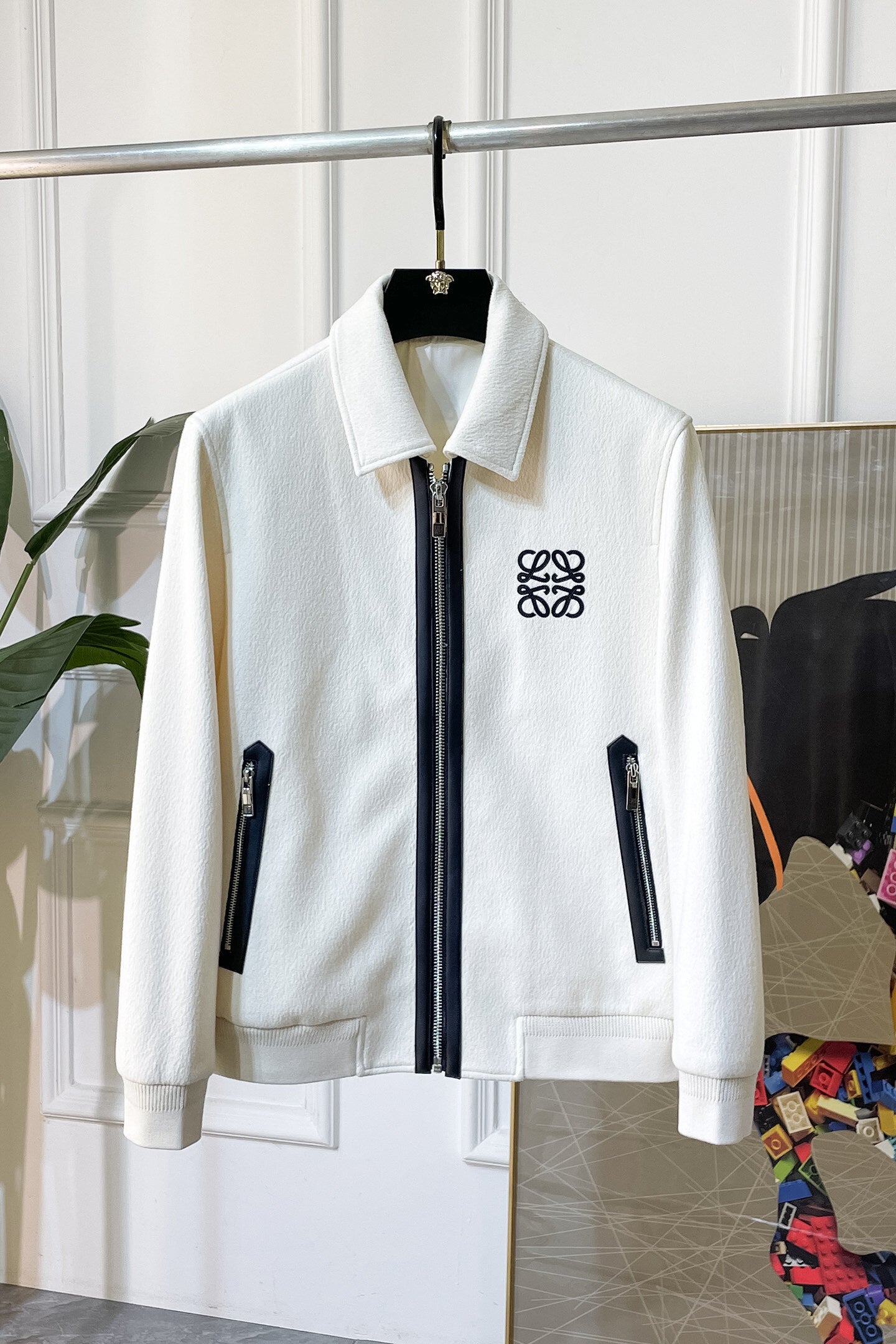 ZIP-UP JACKET WITH EMBROIDERED DETAIL IN CONTRAST COLORS