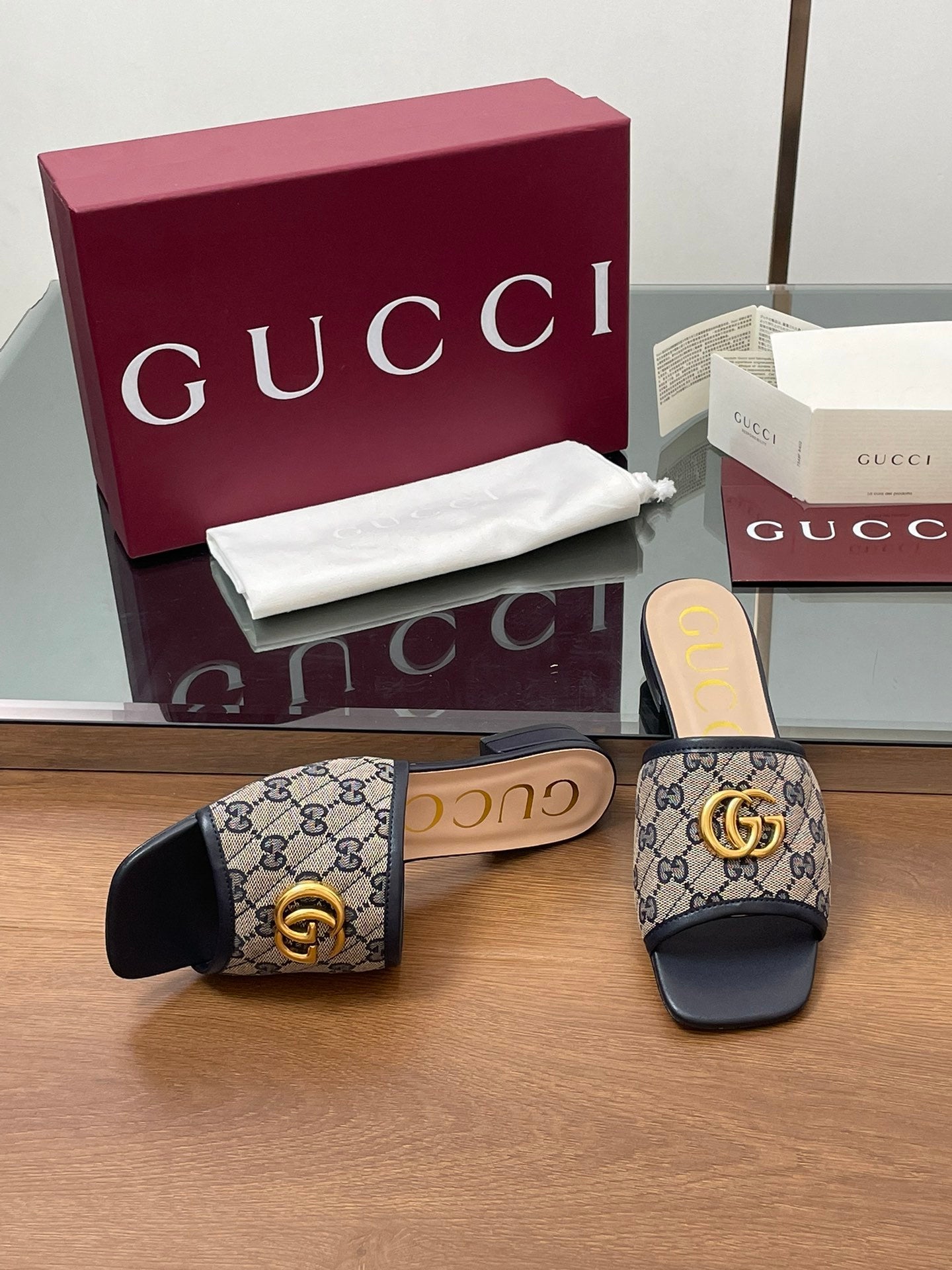 MONOGRAM FLAT LOGO SLIDES