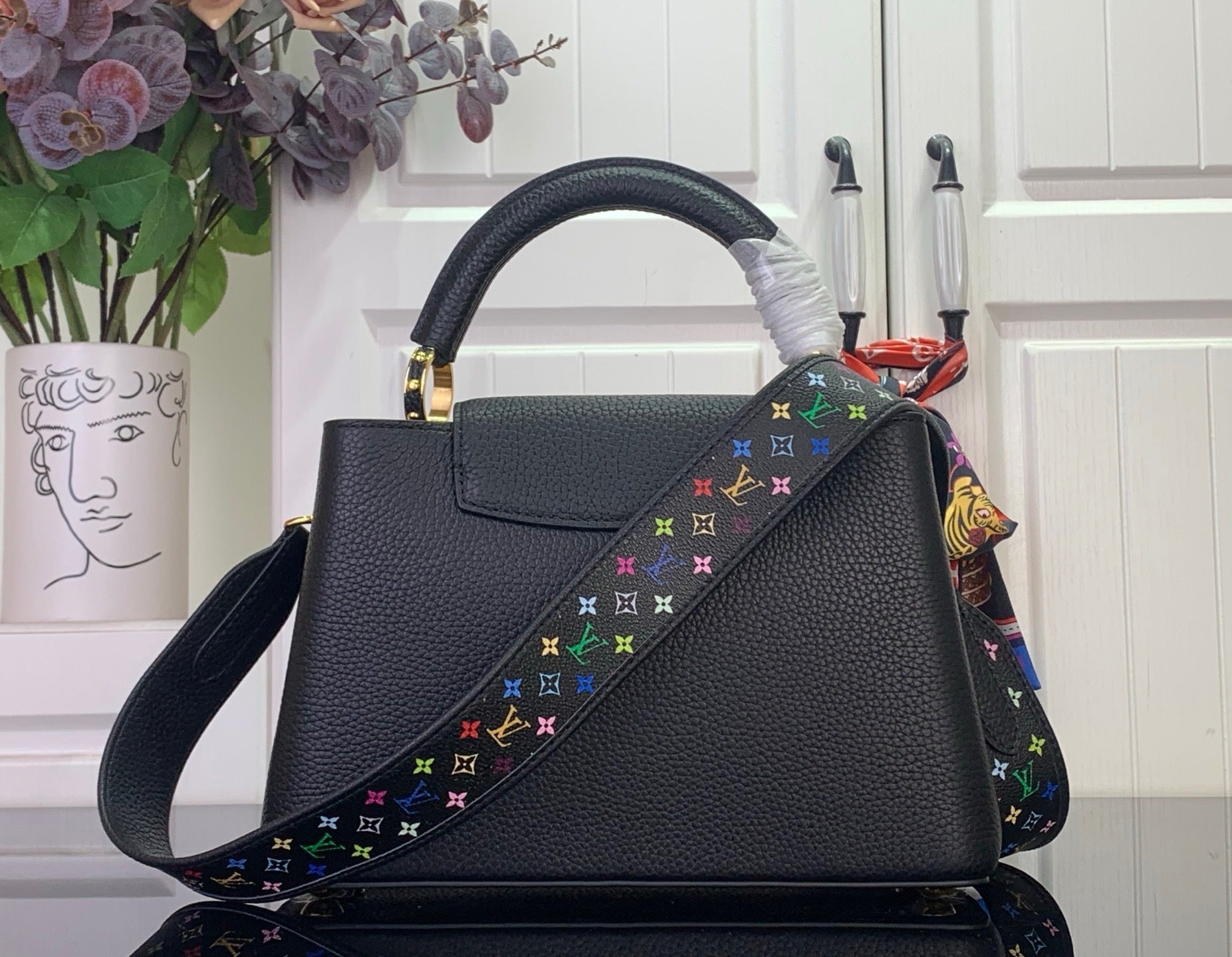 ELEGANT TOP HANDLE STATEMENT BAG