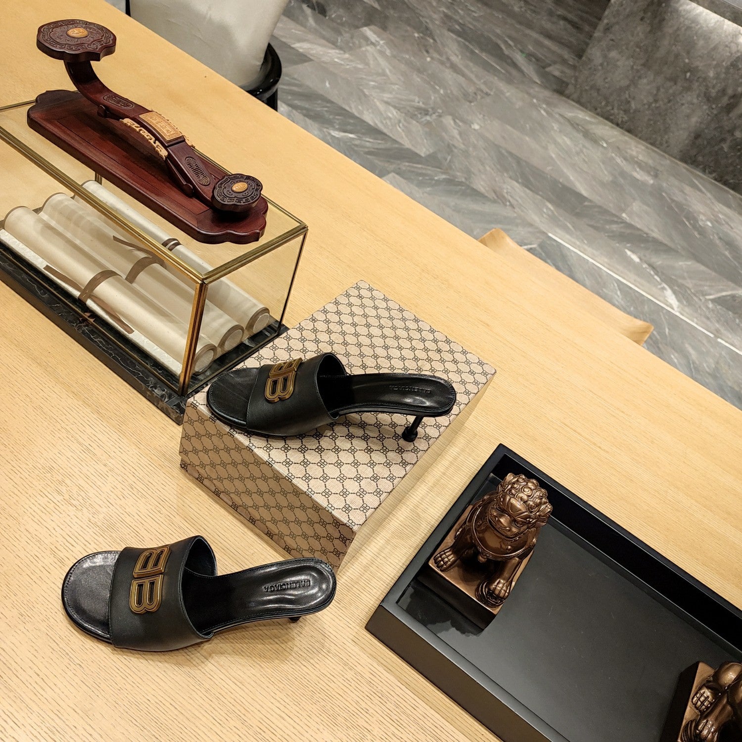 BLACK LOGO LOW HEEL MULE SANDALS