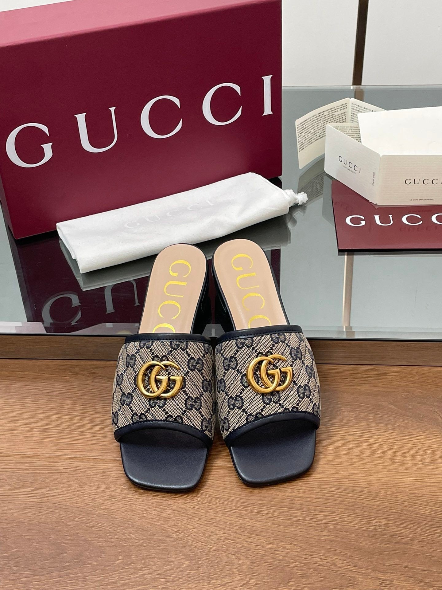 MONOGRAM FLAT LOGO SLIDES