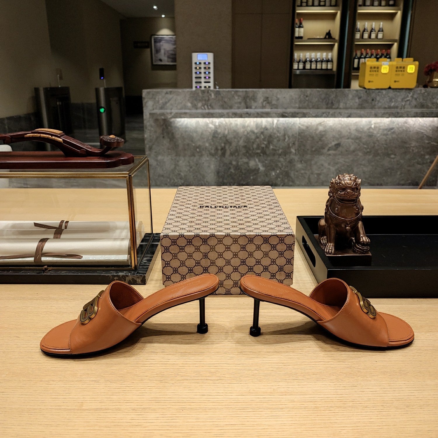 BROWN LOGO LOW HEEL MULE SANDALS