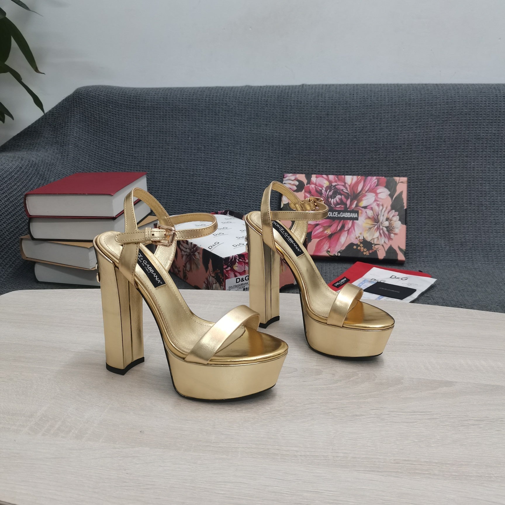 GOLD METALLIC PLATFORM STRAPPY HEEL SANDALS