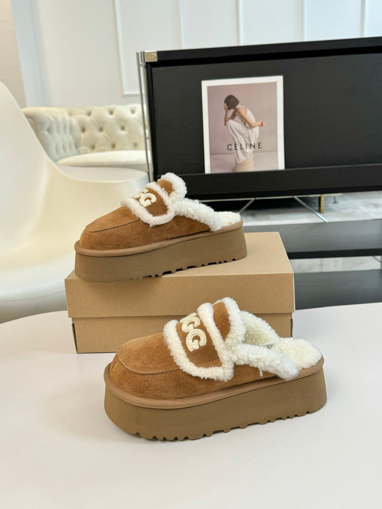 PLATFORM SLIPPERS WITH COZY SHEARLING