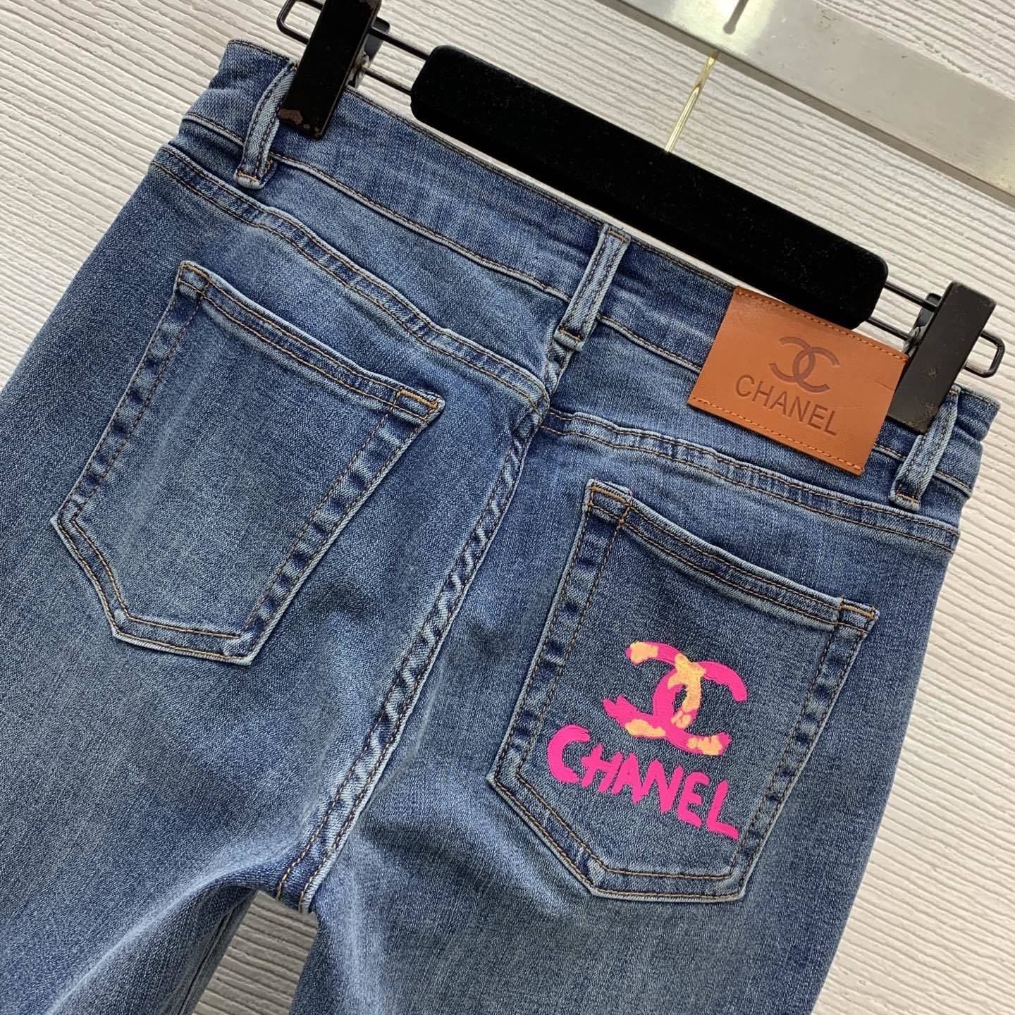 HIGH-WAIST FLARED DENIM JEANS