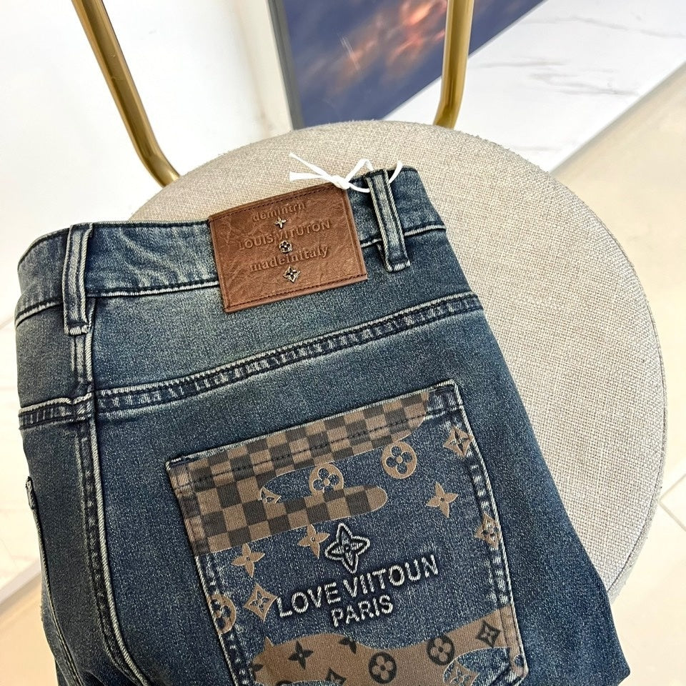 Schmal geschnittene, gewaschene Jeans