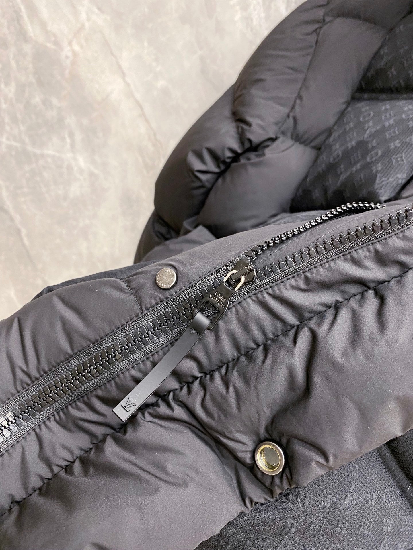 BLACK PADDED PUFFER JACKET WITH HOODED COLLAR