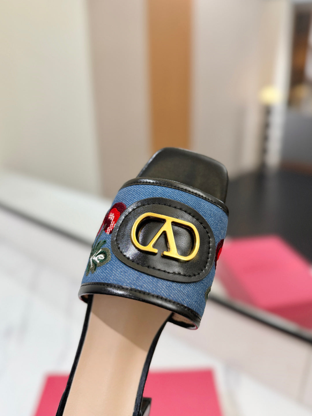 EMBROIDERED DENIM SLIDE SANDALS WITH CHERRY DETAIL – BLUE & BLACK