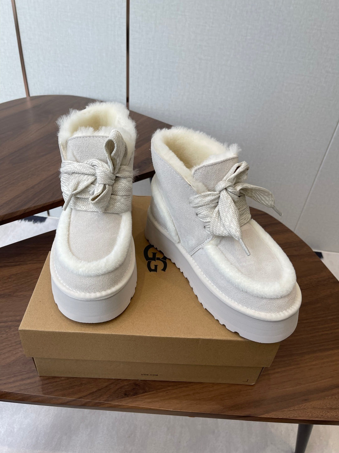 COZY PLATFORM BOOTS – CREAM