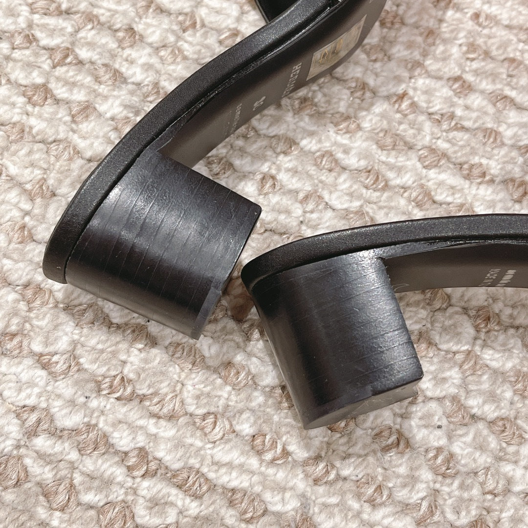 BLACK LEATHER BLOCK HEEL SLIDES