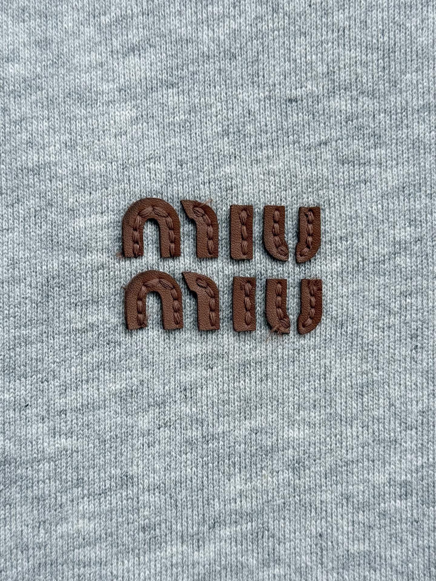 ZIP-UP COLLARED SWEATSHIRT