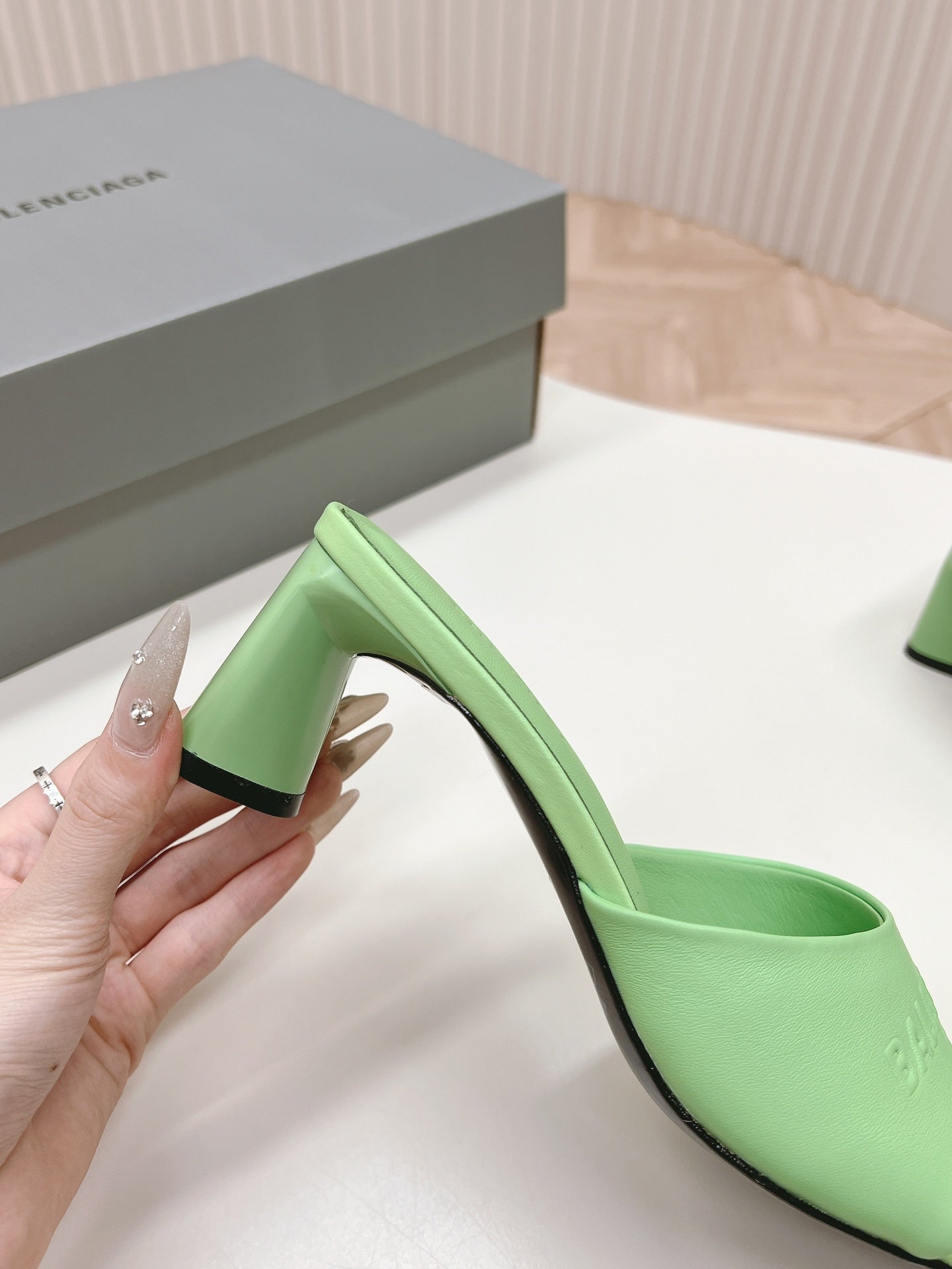 GREEN MINIMAL BLOCK HEEL MULES